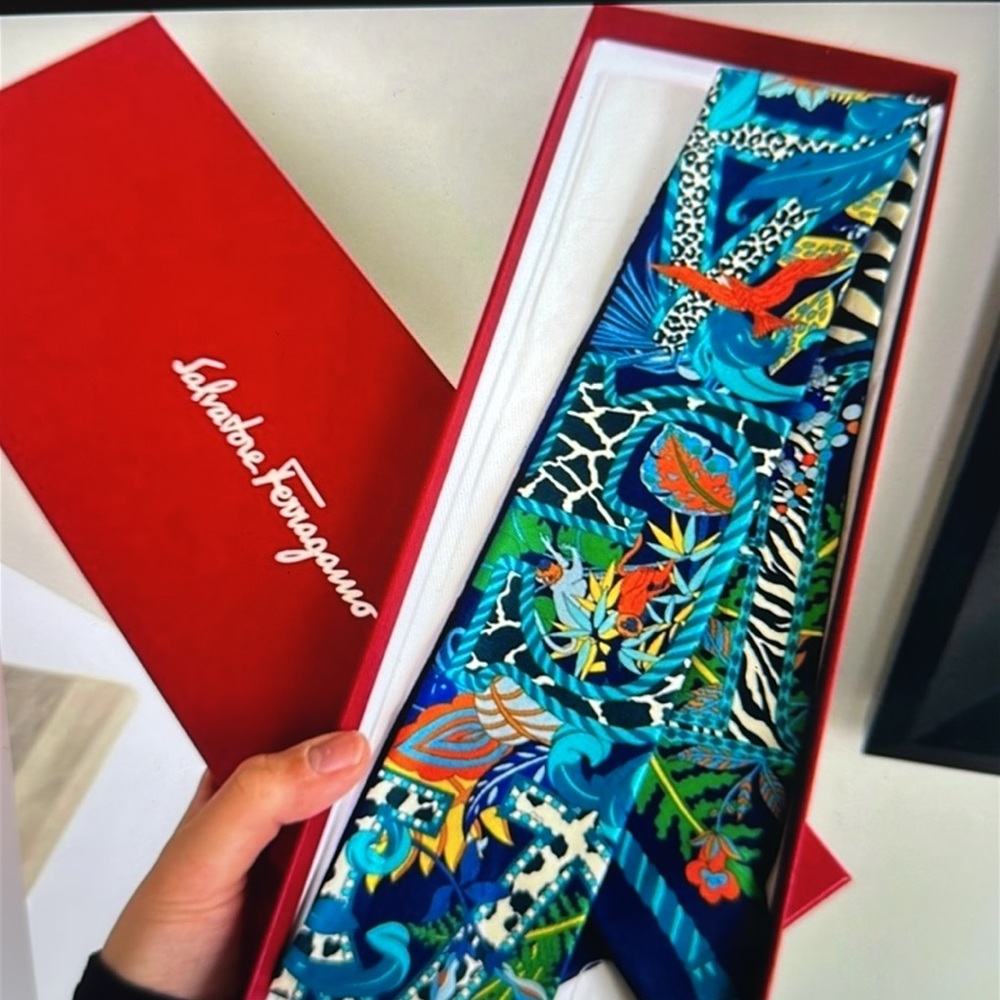 Salvatore Ferragamo Jungle silk 2 sided twill scarf - Picture 2 of 8
